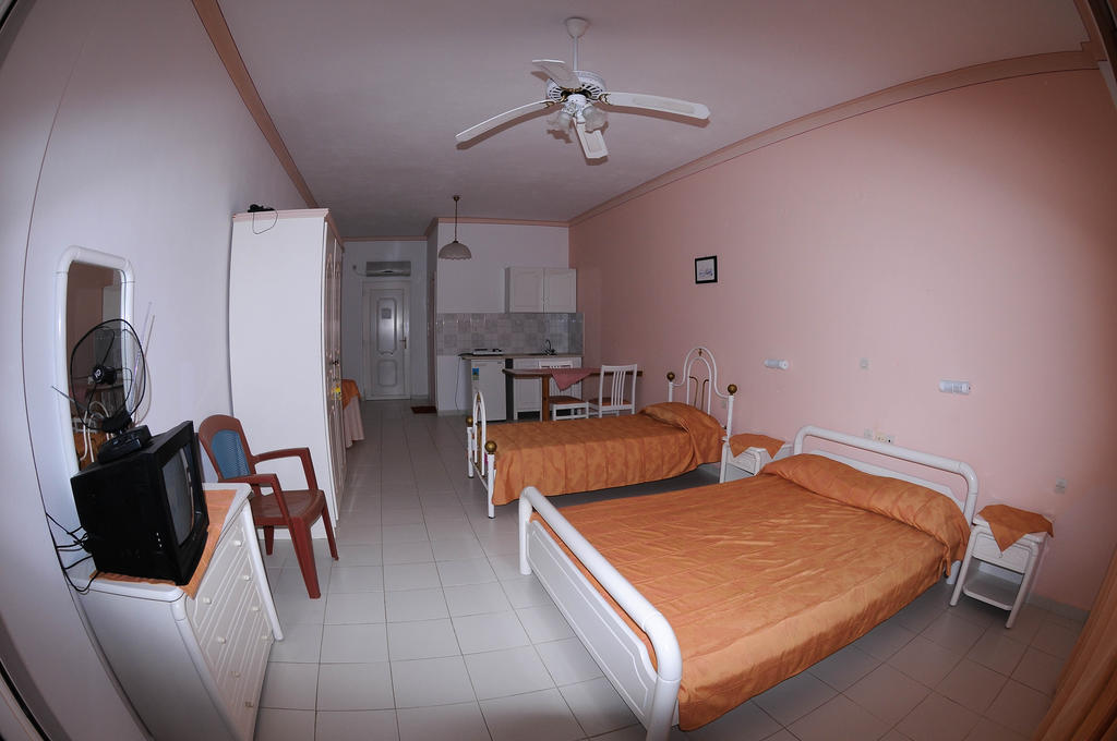 Efstathia Hotel Xirokambos  Екстер'єр фото