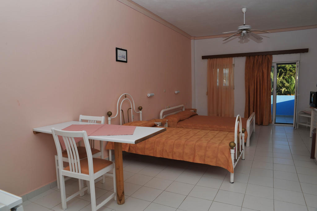 Efstathia Hotel Xirokambos  Номер фото