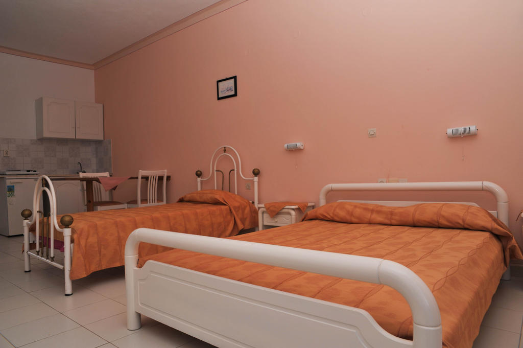 Efstathia Hotel Xirokambos  Екстер'єр фото